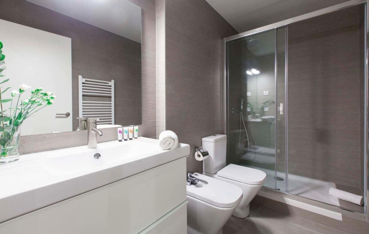 Perfectly Located 4Bed 4Bath Apartment In Barcelona 3 1 Екстер'єр фото