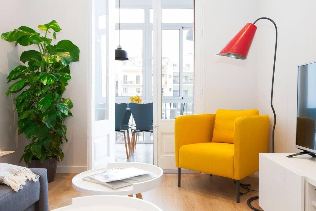 Perfectly Located 4Bed 4Bath Apartment In Barcelona 3 1 Екстер'єр фото