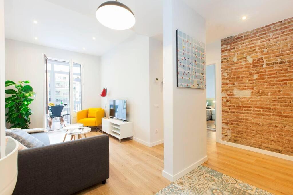 Perfectly Located 4Bed 4Bath Apartment In Barcelona 3 1 Екстер'єр фото