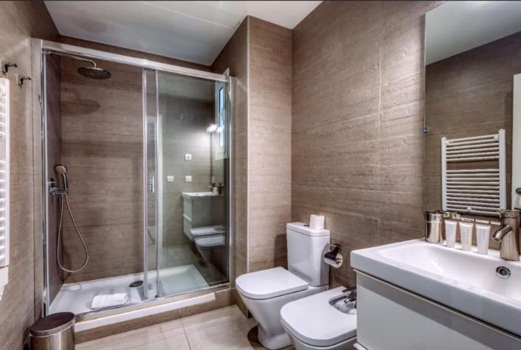 Perfectly Located 4Bed 4Bath Apartment In Barcelona 3 1 Екстер'єр фото