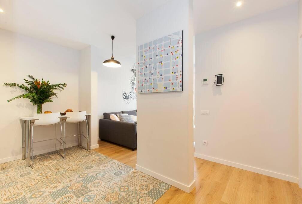 Perfectly Located 4Bed 4Bath Apartment In Barcelona 3 1 Екстер'єр фото
