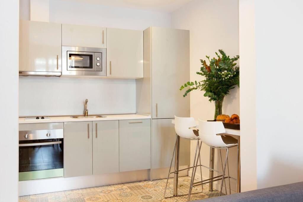 Perfectly Located 4Bed 4Bath Apartment In Barcelona 3 1 Екстер'єр фото